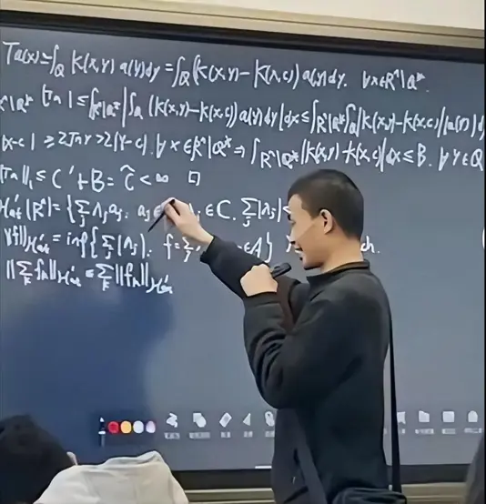 ��ý������33��Τ���������컨�壬�����������ѧ��Ȧ����Ĭ����