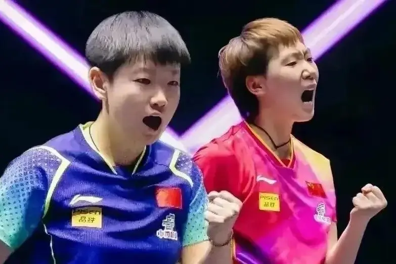 中国女乒大捷! 3-0、3-1，石洵瑶、何卓佳包揽女子单打冠亚军