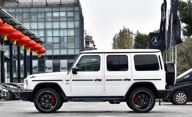 2026款奔驰AMG G 63实车亮相 585马力V8轻混，熊猫配色吸睛