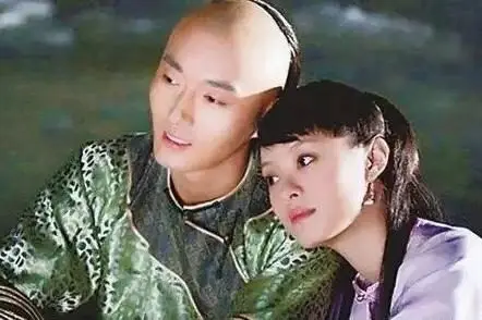 重温《甄嬛传》才明白，倚梅园的四人相遇其实更像是一场“乌龙”