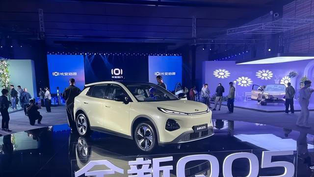 轴距2735mm+540L后备箱，启源Q05空间碾压同级小型SUV