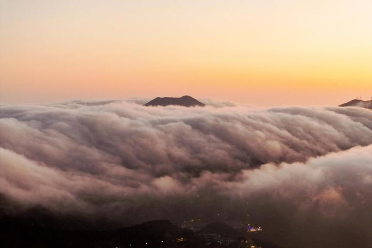 江西庐山：夕阳映红云瀑 蓝调时刻风光旖旎