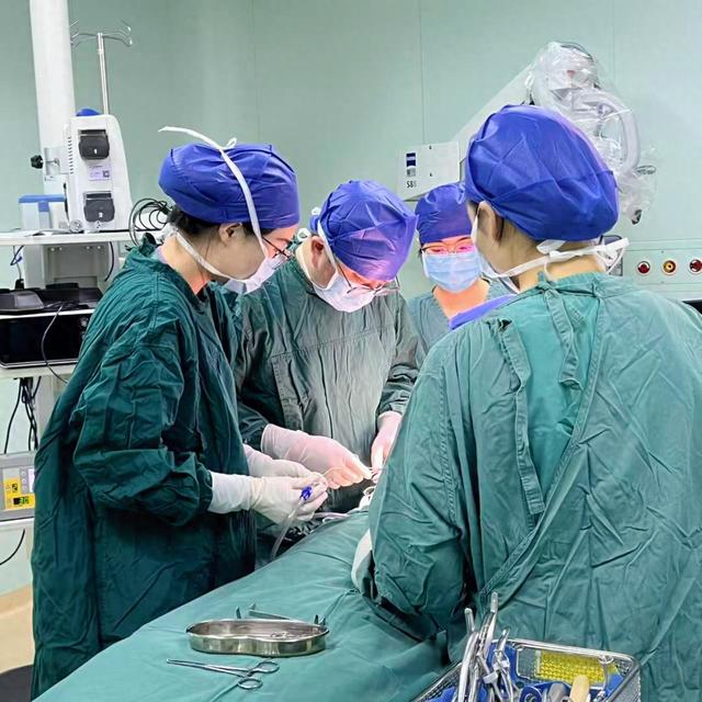 西安市第九医院口腔科成功完成一例复杂复发性腮腺肿瘤切除术