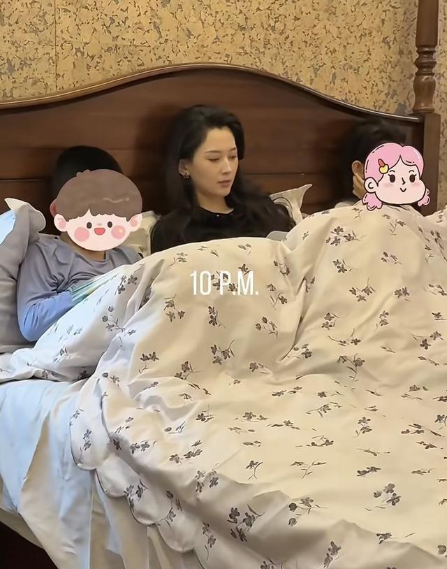 森林北周末独自带娃，9岁女儿自己铺床，儿子帮妈妈煮玉米很懂事