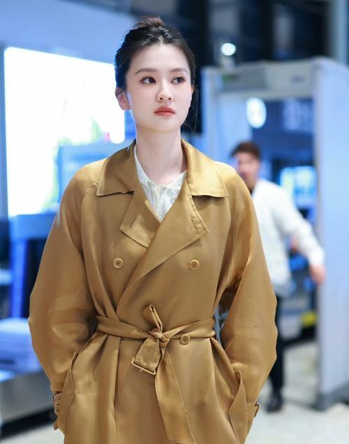 原来她是乔欣妈妈，二婚嫁上海豪门，难怪女儿不选杨洋转头嫁富豪