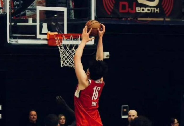 G联赛：杨瀚森22+7+3创新高多次暴扣 率混音逆转大胜蓝队