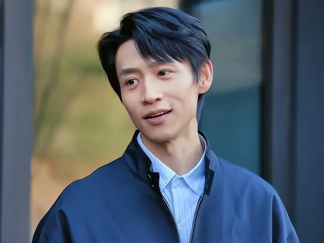 收视破1!《新闻联播》花17秒强推，央视新剧让我想站起来鼓掌