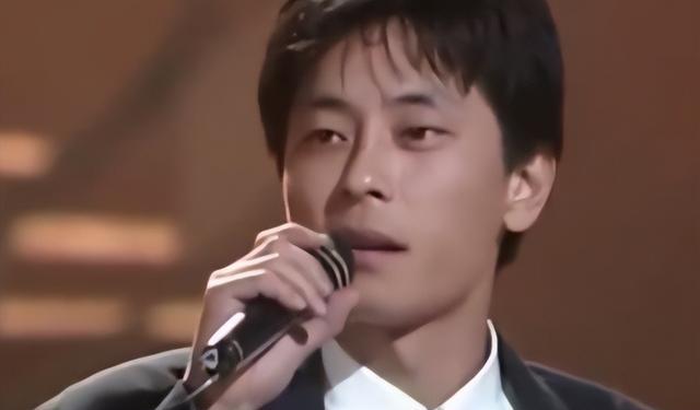 王杰：幼年惨遭抛弃，歌坛浪子的跌宕人生