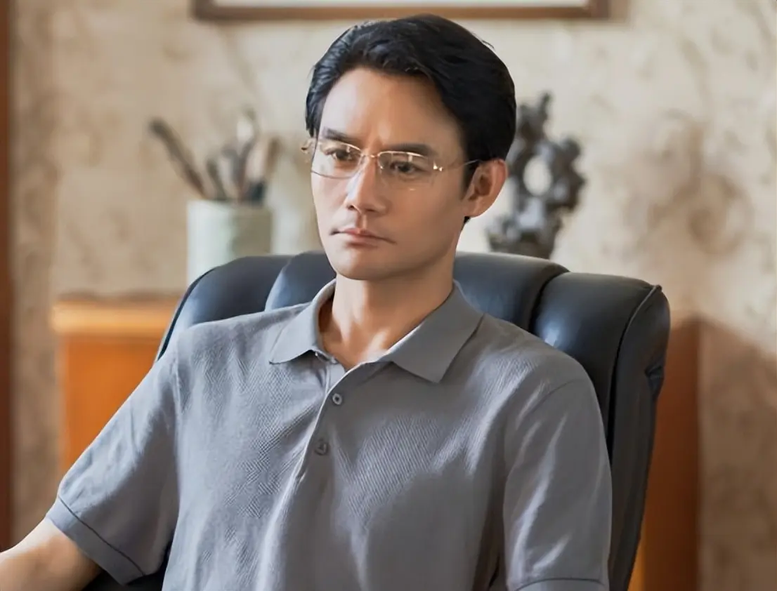 收视破1!《新闻联播》花17秒强推，央视新剧让我想站起来鼓掌