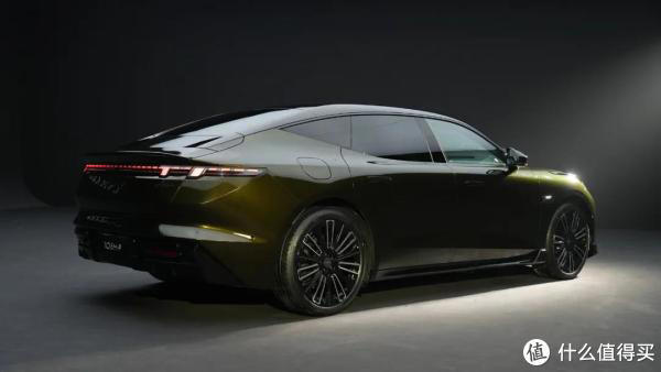 领克10 EM-P标配插混四驱+激光雷达，造型流畅，营造运动豪华气质