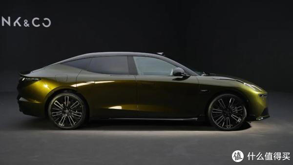 领克10 EM-P标配插混四驱+激光雷达，造型流畅，营造运动豪华气质