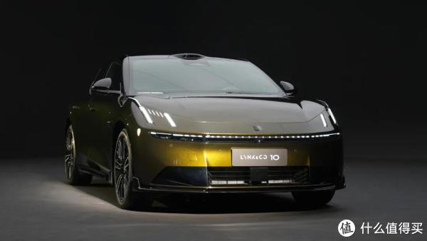 领克10 EM-P标配插混四驱+激光雷达，造型流畅，营造运动豪华气质