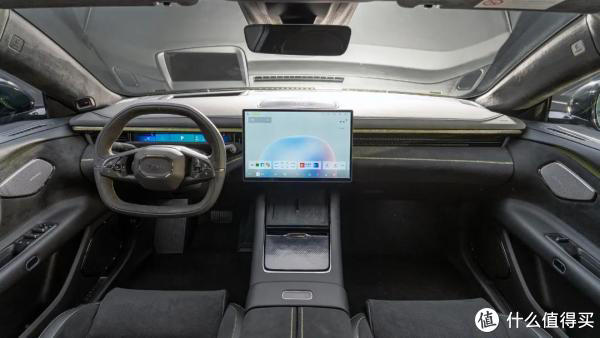 领克10 EM-P标配插混四驱+激光雷达，造型流畅，营造运动豪华气质