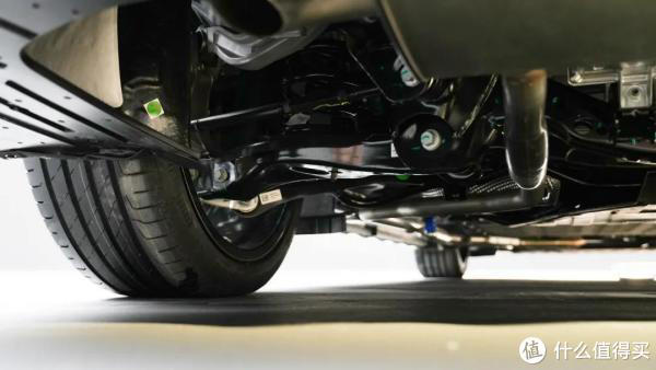 领克10 EM-P标配插混四驱+激光雷达，造型流畅，营造运动豪华气质