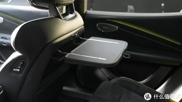 领克10 EM-P标配插混四驱+激光雷达，造型流畅，营造运动豪华气质