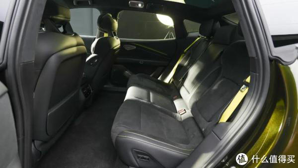 领克10 EM-P标配插混四驱+激光雷达，造型流畅，营造运动豪华气质