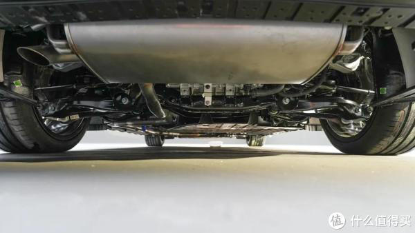 领克10 EM-P标配插混四驱+激光雷达，造型流畅，营造运动豪华气质