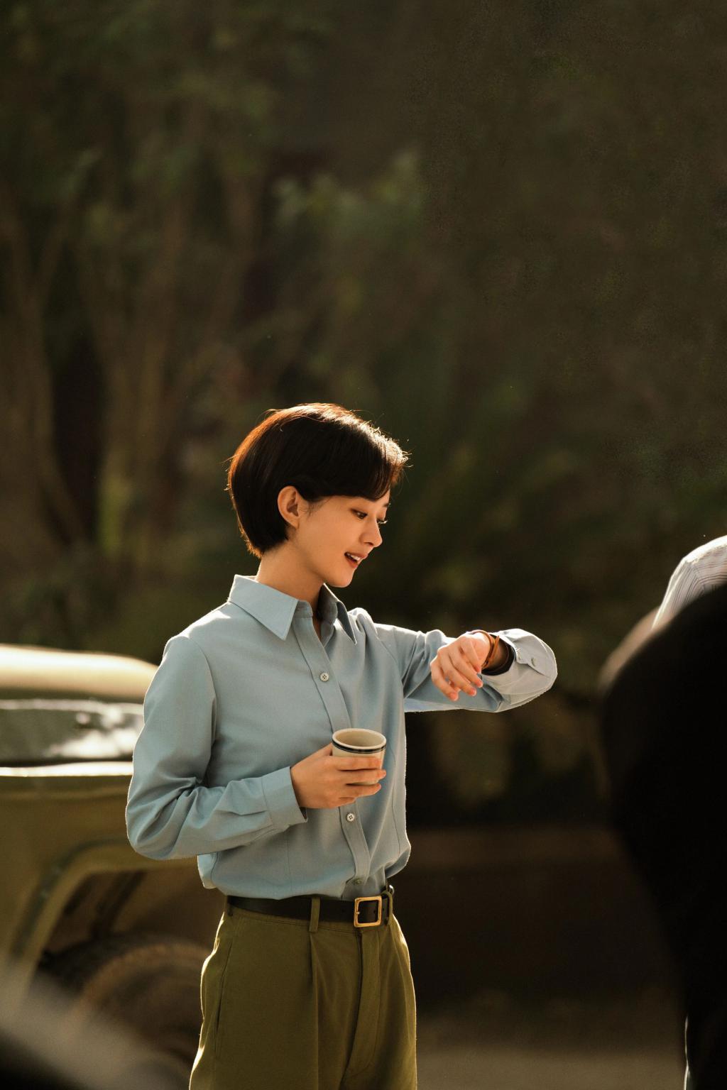 赵丽颖的“破界蜕变”：戏里戏外百变切换，通透人生智慧选择