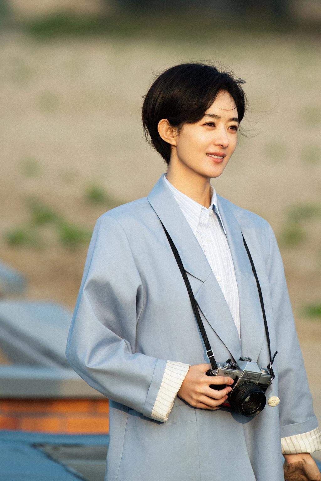 赵丽颖的“破界蜕变”：戏里戏外百变切换，通透人生智慧选择