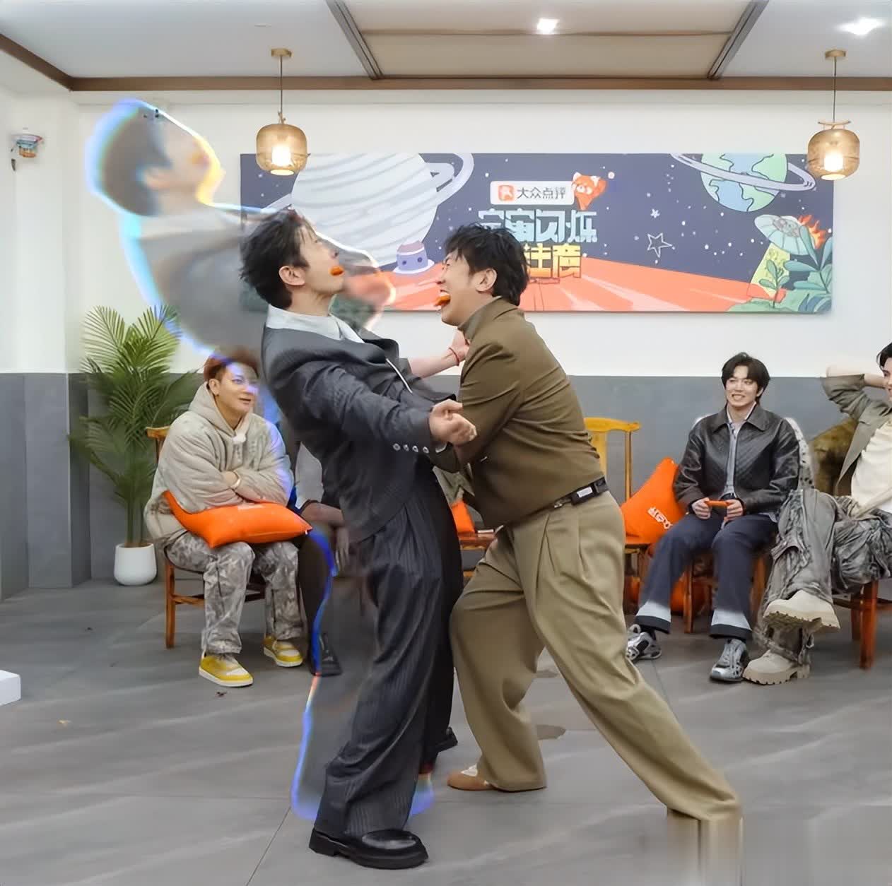 《宇宙闪烁》最尴尬嘉宾又笨又没存在感 网友滤镜碎一地