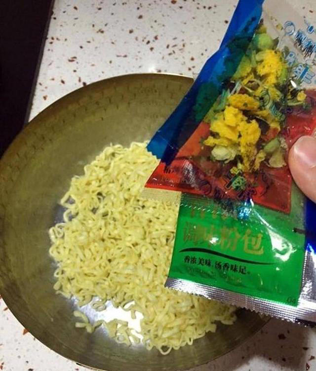 方便面的秘密揭秘：为何被冠以“垃圾食品”之名?
