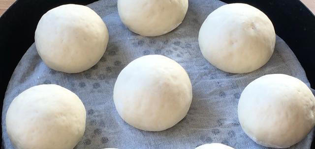 发面别只放酵母，加这2种料，十分钟发满盆，做的面食松软又好吃