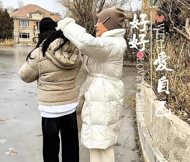 汪小菲接俩娃回北京，玥儿长高超像大S，打雪仗时一个动作好暖心