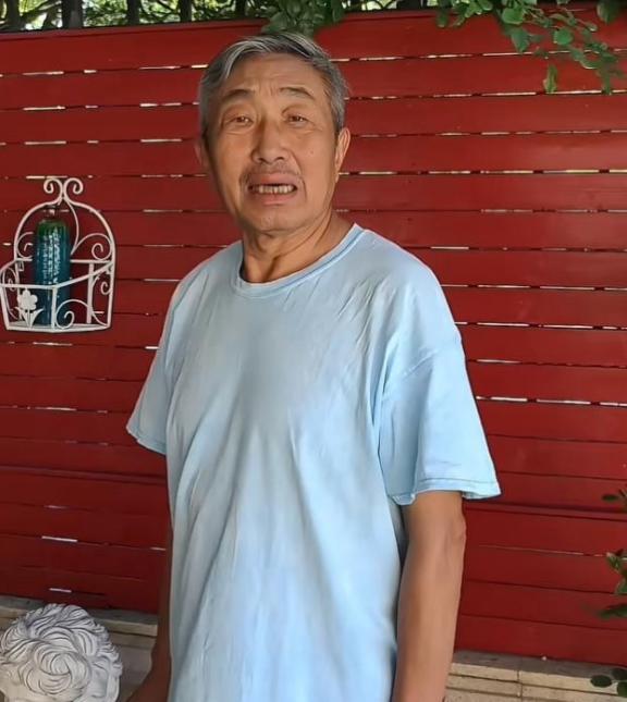 68岁老戏骨杜源现状：应聘幼儿园保安，被嫌年纪大遭对方劝退