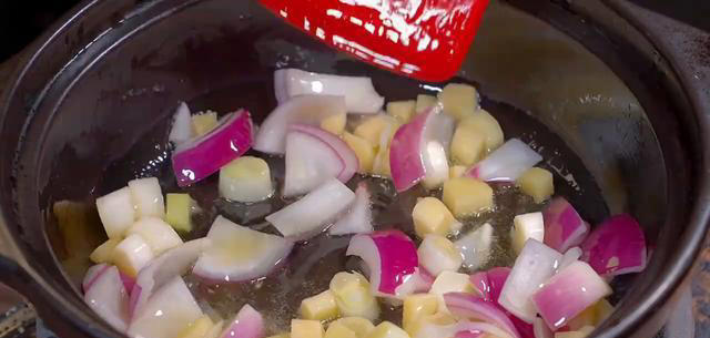 无论腌什么鱼，不要放盐或者料酒，你记住这几个技巧，肉嫩又鲜香