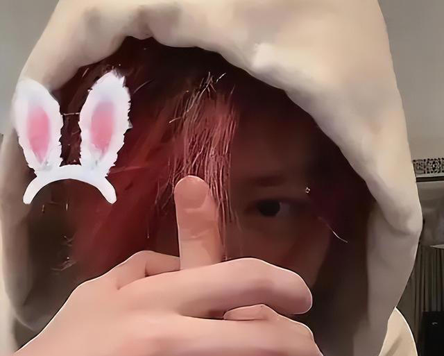 体面全无！鹿晗商务疑似“归零”，曾直播狂骂粗口被禁