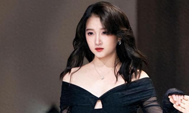 体面全无！鹿晗商务疑似“归零”，曾直播狂骂粗口被禁