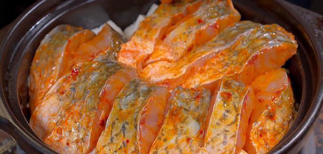 无论腌什么鱼，不要放盐或者料酒，你记住这几个技巧，肉嫩又鲜香