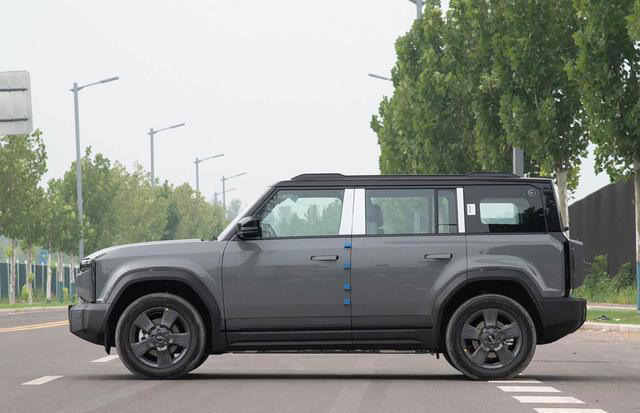 这款方盒子纯电SUV不足9万起！外观硬朗霸气+侧开尾门，续航520Km