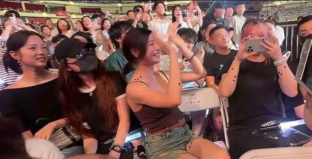 陈妍希离婚后状态大逆转，陈晓却越来越憔悴，这差距到底有多大？