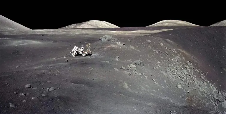 NASA飞船携百年文物绕月，即将打破阿波罗13号尘封53年纪录