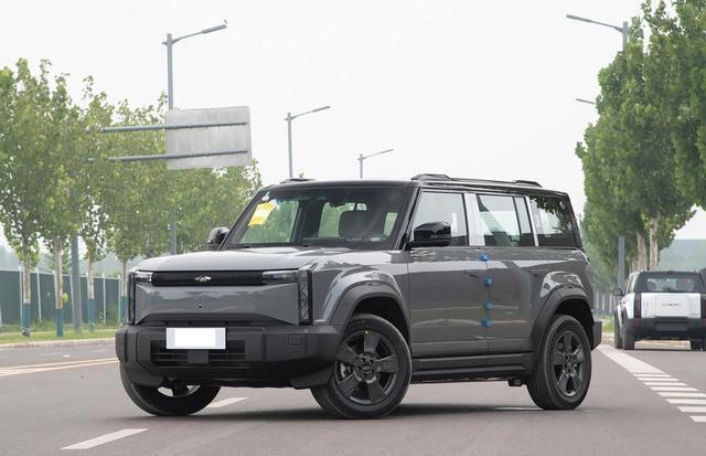 这款方盒子纯电SUV不足9万起！外观硬朗霸气+侧开尾门，续航520Km