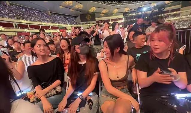 陈妍希离婚后状态大逆转，陈晓却越来越憔悴，这差距到底有多大？