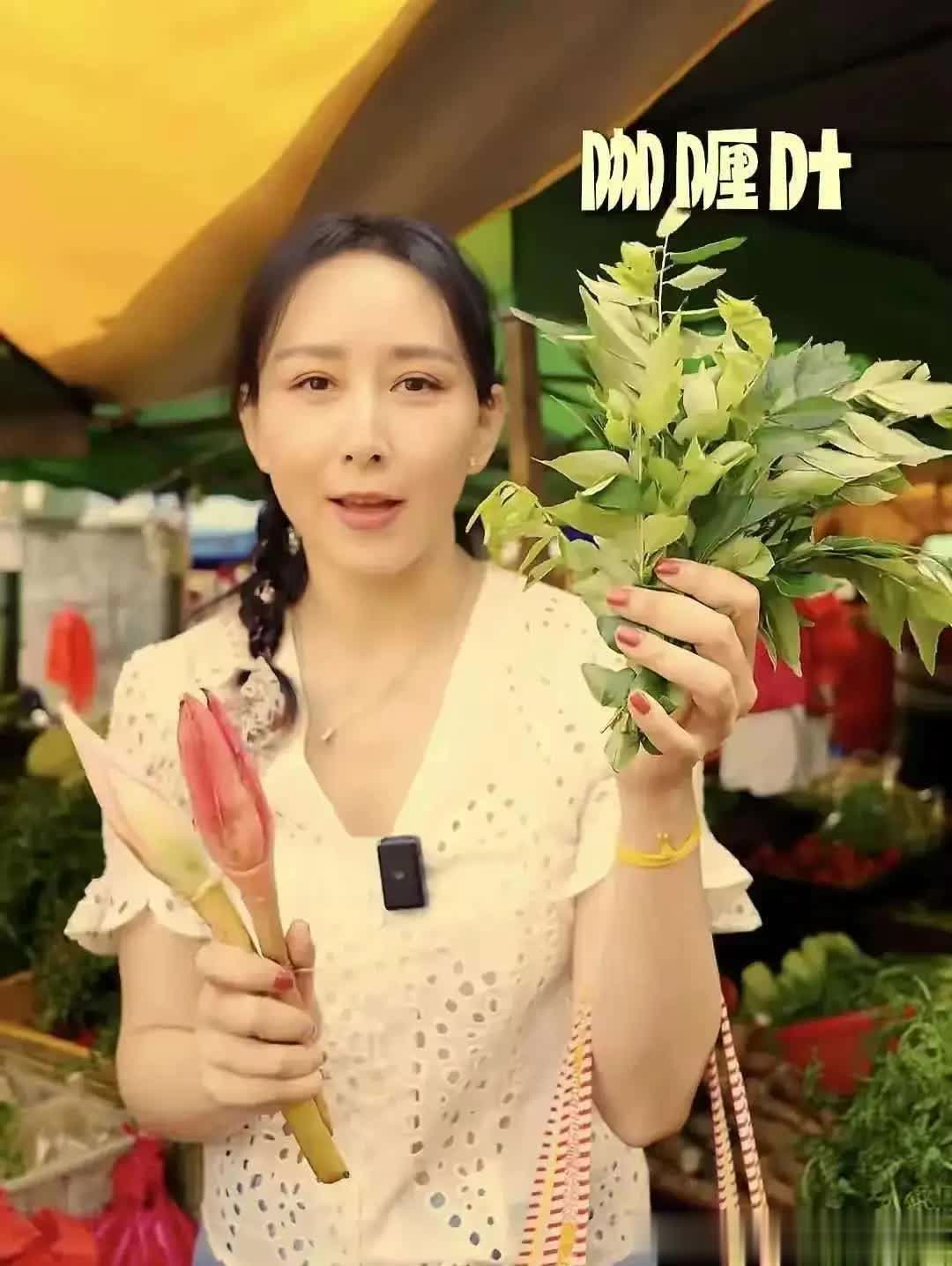 47 岁胡静现身吉隆坡菜市场，身材纤细却没被当地商贩认出