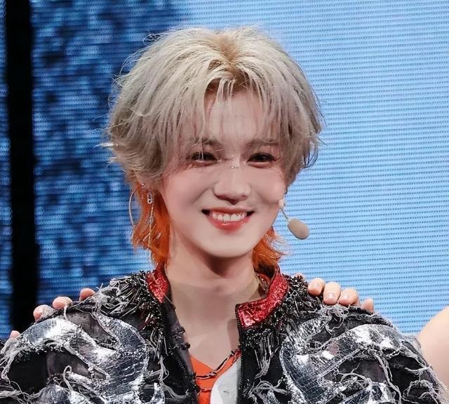 体面全无！鹿晗商务疑似“归零”，曾直播狂骂粗口被禁