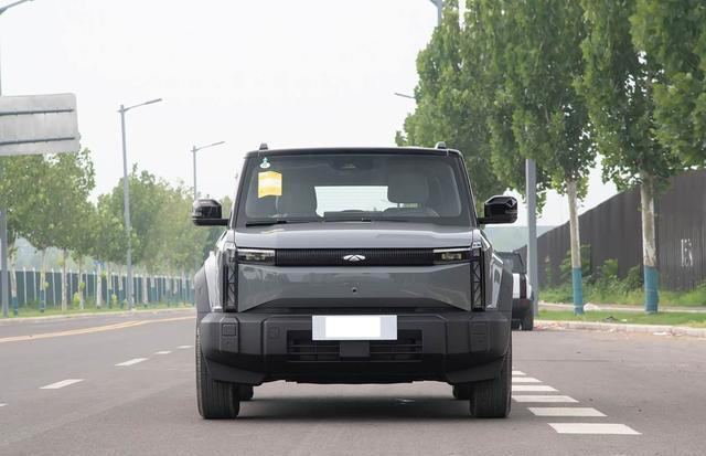 这款方盒子纯电SUV不足9万起！外观硬朗霸气+侧开尾门，续航520Km