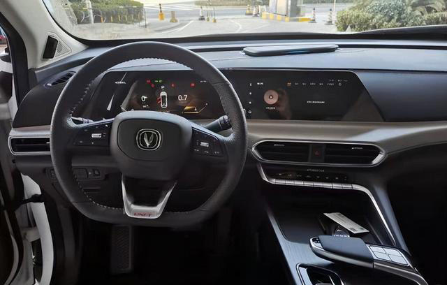 长安UNI-T——年轻人的潮流智能SUV