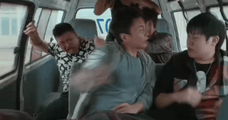 李连杰一声“儿子”，全网泪目，谢苗的32年，是中国功夫片的倔强