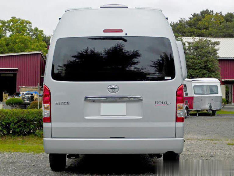 侧窗拓展设计，丰田海狮露营车两张床位睡4人，实用大面包！