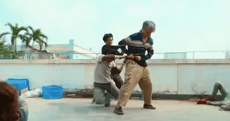 李连杰一声“儿子”，全网泪目，谢苗的32年，是中国功夫片的倔强