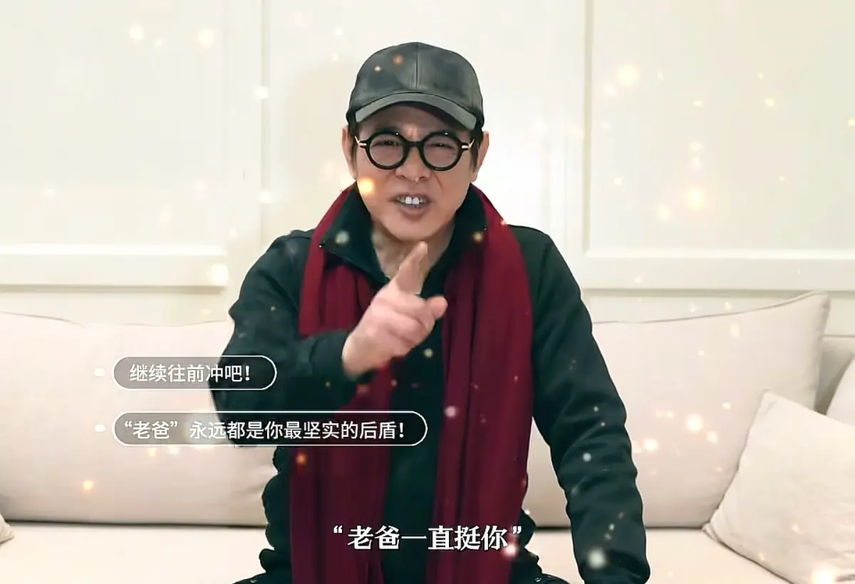 李连杰一声“儿子”，全网泪目，谢苗的32年，是中国功夫片的倔强