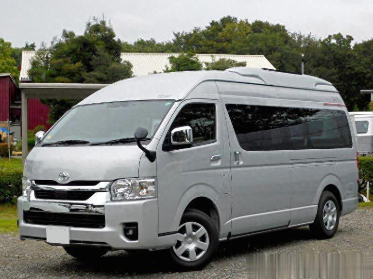 侧窗拓展设计，丰田海狮露营车两张床位睡4人，实用大面包！ 