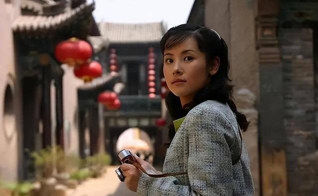 杨明娜41岁嫁“丑男”煮夫，3年后对簿公堂离婚，如今现状如何？