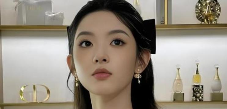 叹!杨玏王玉雯五年爱成过往，成熟分手后各自逐梦前行