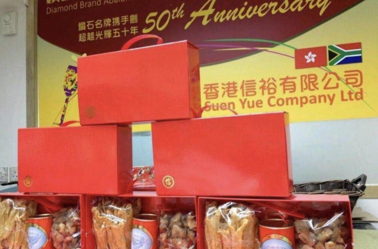 香港海味铺太子爷放弃继承家业，签约英皇做歌手，不善经商被劝退