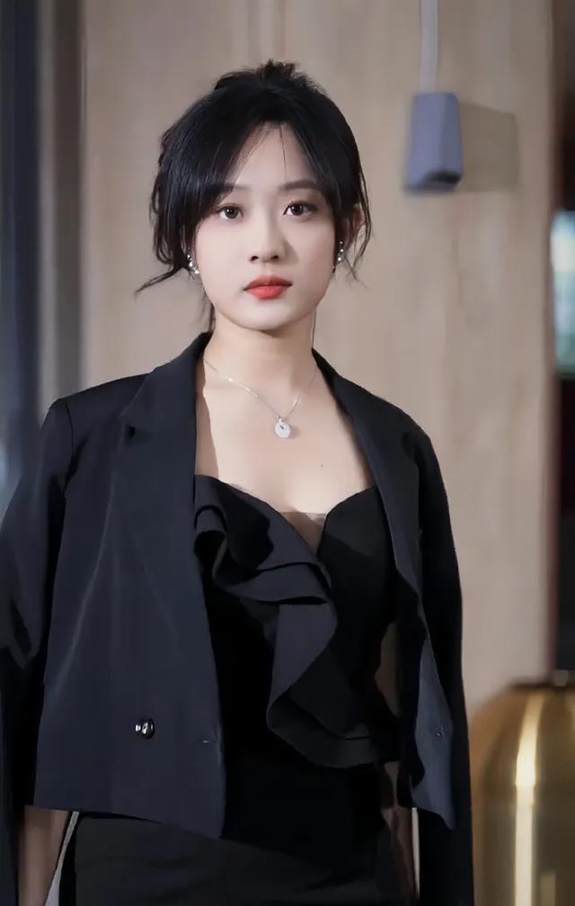 短剧圈的另类女主：当爆款在手，她们却选择“人间清醒”